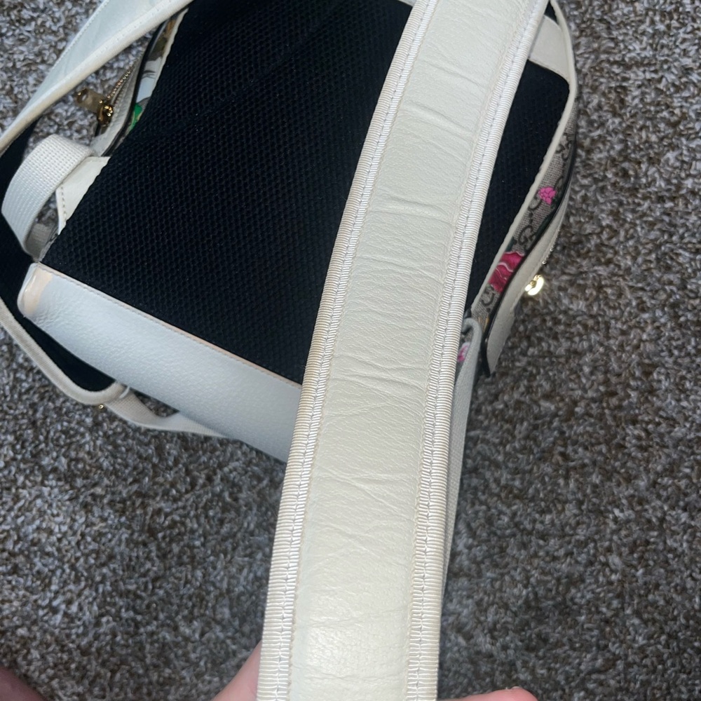 Gucci Beige Backpack with Floral Accents - Picture 9 of 11